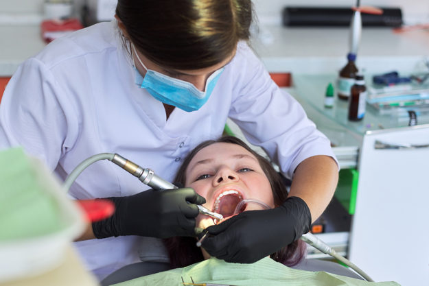 treating a chipped tooth a dentist goes about treating a chipped tooth