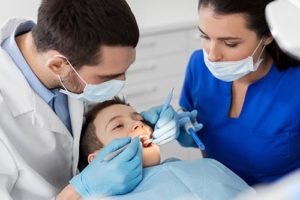 child gets pediatric dentistry 